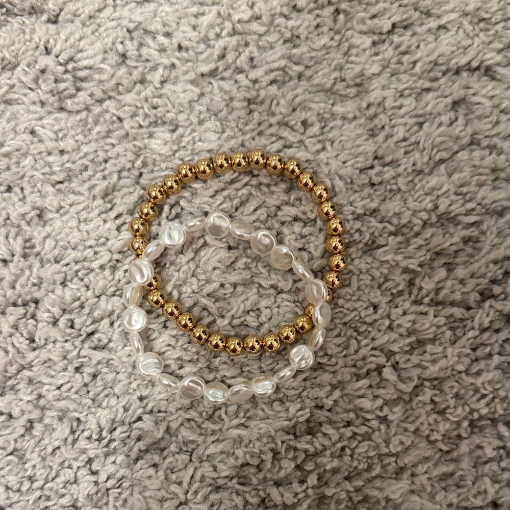 Woman's beaded bracelet gold/white dress